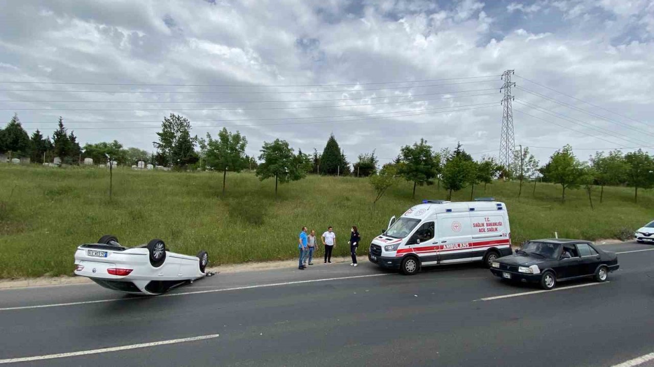 Takla atan araçtan yara almadan çıkan sürücü: "Emniyet kemeri takmanın önemini görmüş olduk"