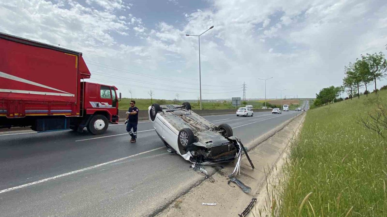 Takla atan araçtan yara almadan çıkan sürücü: "Emniyet kemeri takmanın önemini görmüş olduk"