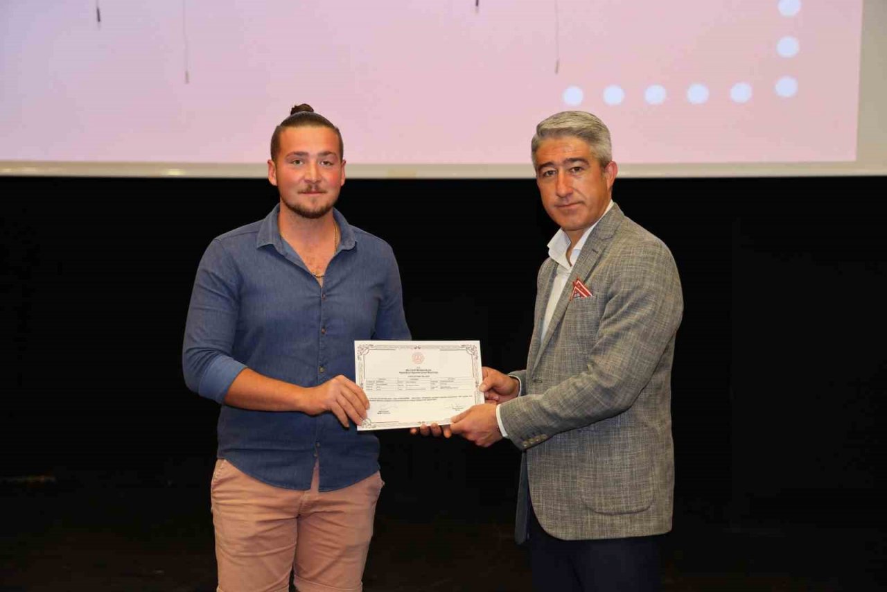 Turizm ara eleman kursiyerleri sertifika aldı