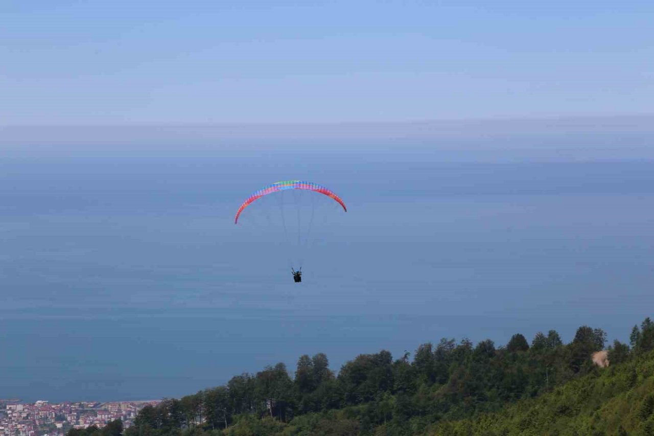 Artvin’de engelli bireyler ilk kez yamaç paraşütü heyecanı yaşadı
