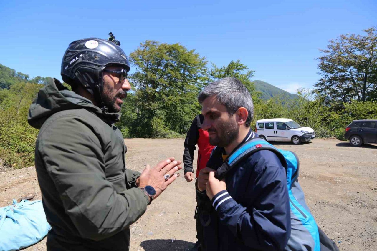 Artvin’de engelli bireyler ilk kez yamaç paraşütü heyecanı yaşadı