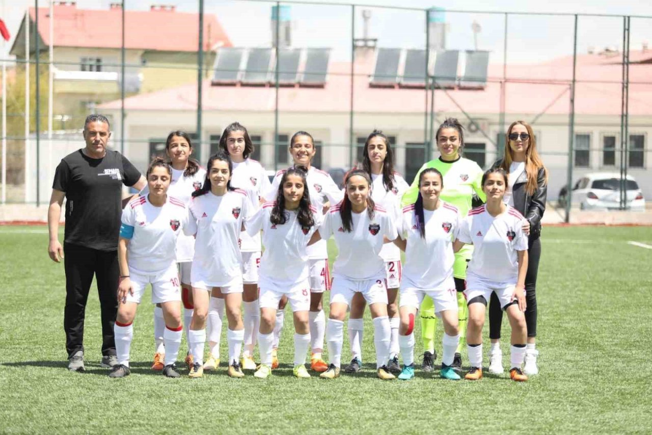 Büyükşehir Belediyespor Kadın Futbol Takımı Play-Off’a kaldı