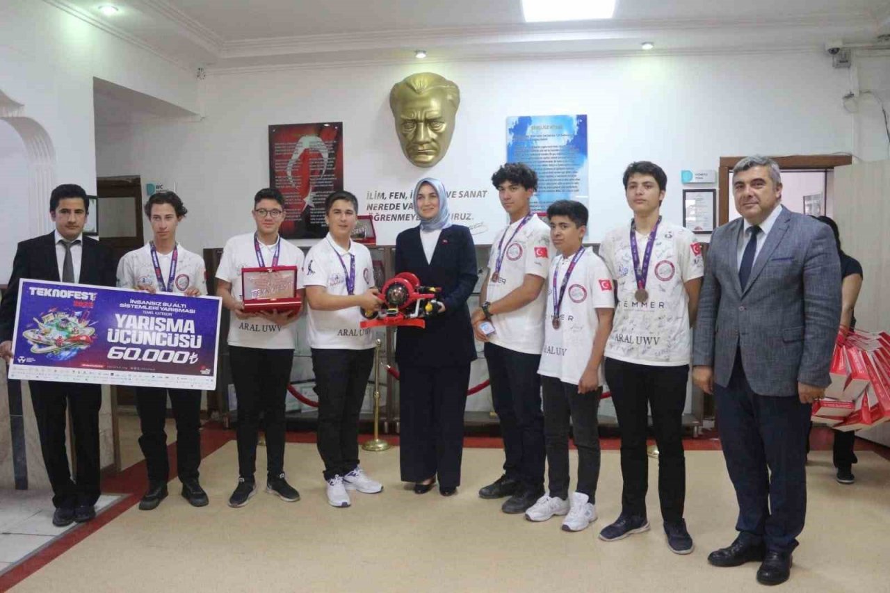 Vali Yiğitbaşı, TÜBİTAK ve TEKNOFEST birincileriyle buluştu