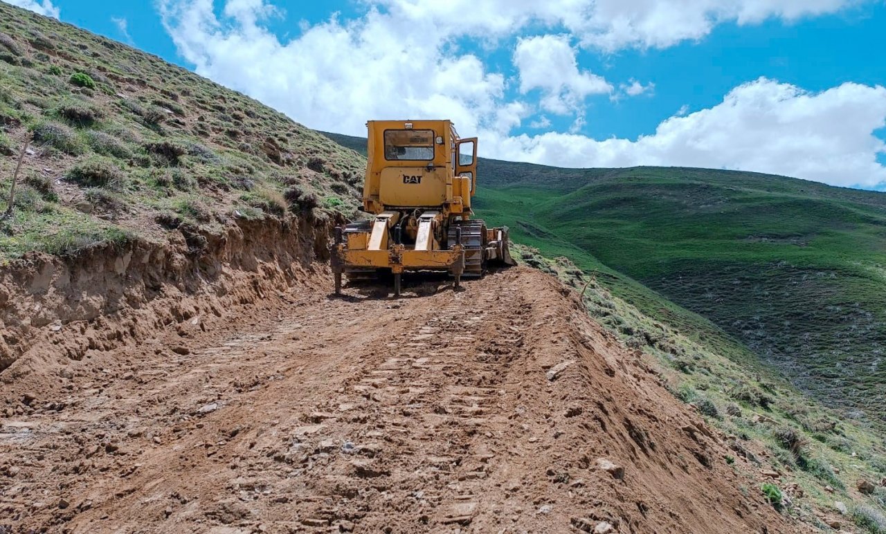 Van Büyükşehir Belediyesinden yol çalışması