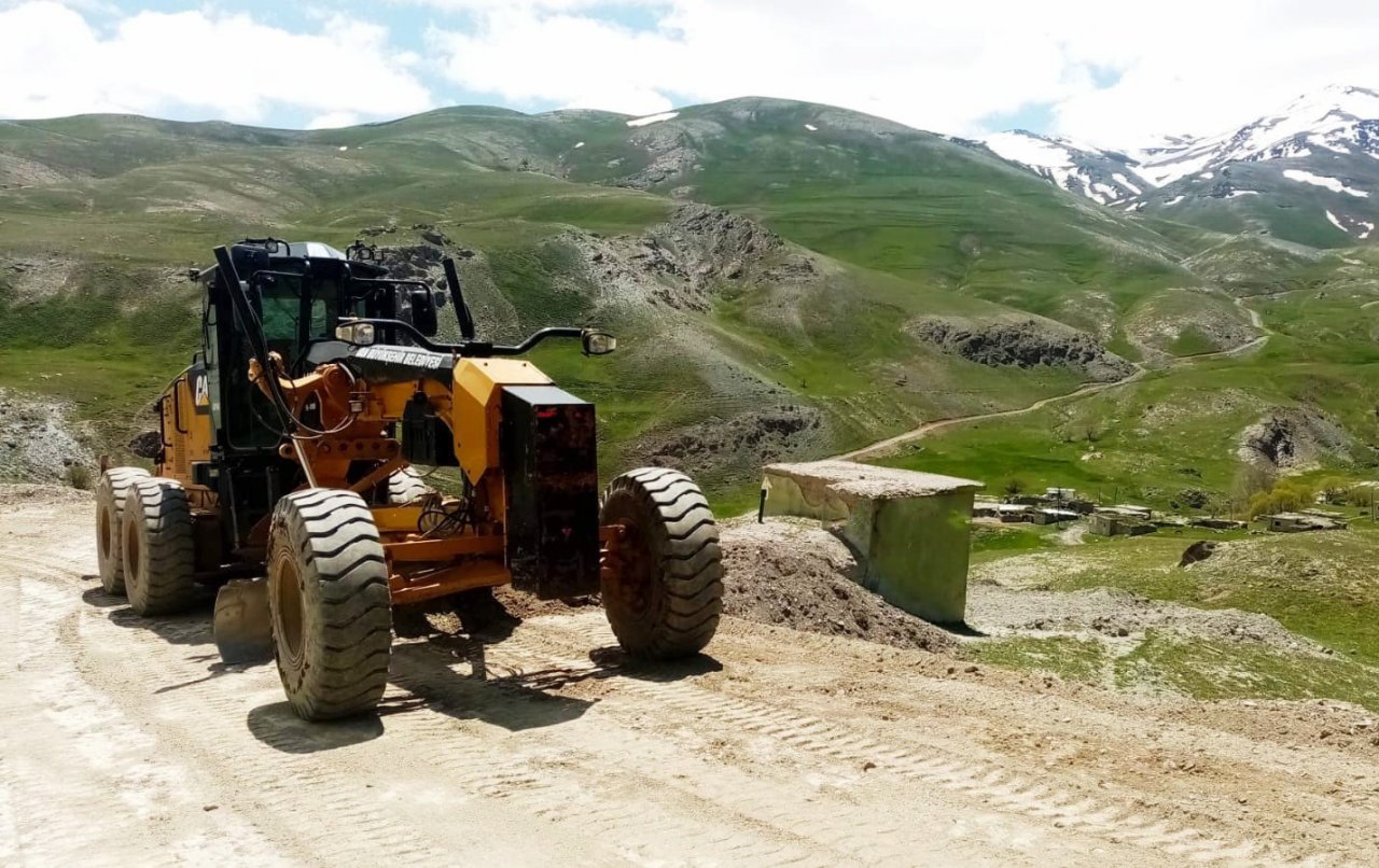 Van Büyükşehir Belediyesinden yol çalışması