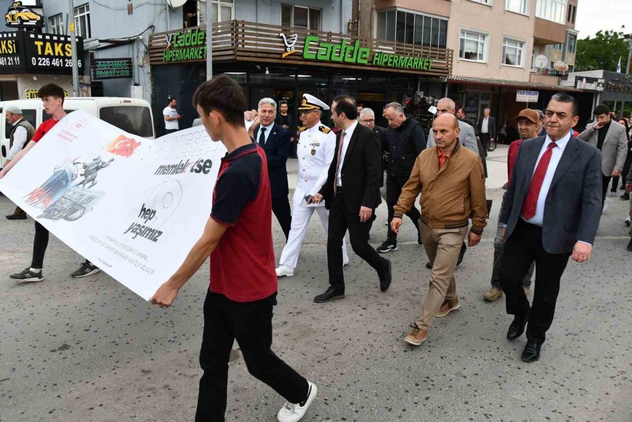 Altınova’da Gençlik Yürüyüşü yapıldı