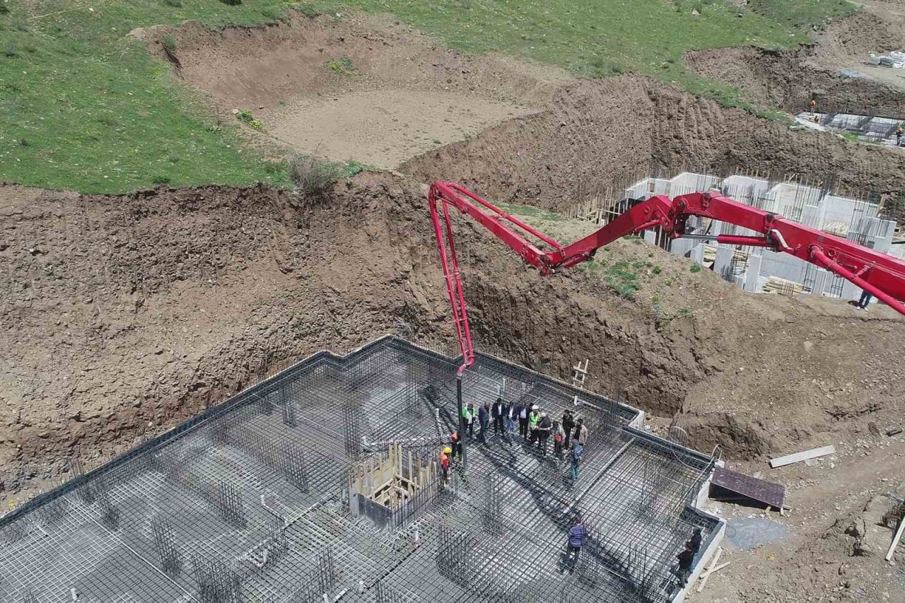 Çatak’ta yapılacak 90 konutun temeli atıldı