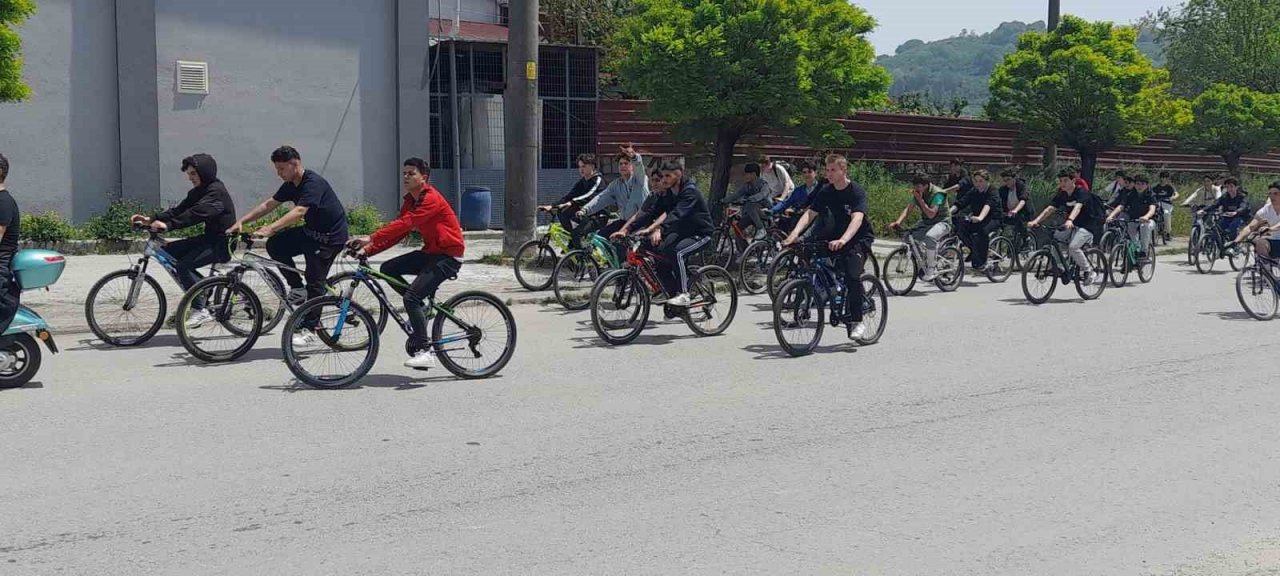 Alaplı’da ’Gençlik Haftası’nda bisiklet turu yapıldı
