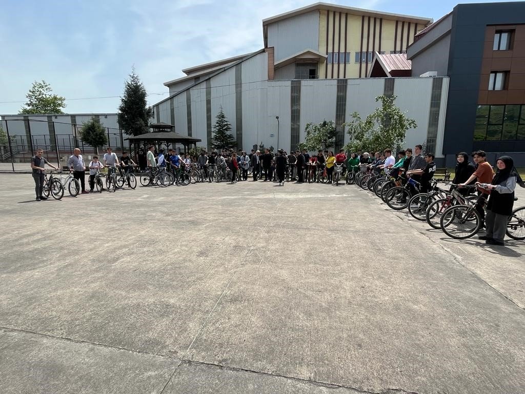 Alaplı’da ’Gençlik Haftası’nda bisiklet turu yapıldı