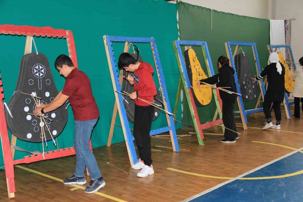 Geleneksel Türk Okçuluğunda kemankeşler yarıştı