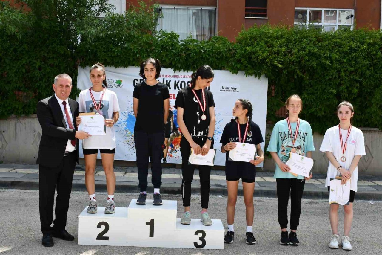 Mamaklı Gençlerin “Gençlik Koşusu”