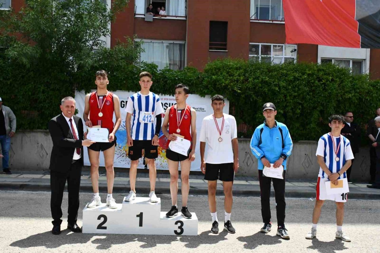 Mamaklı Gençlerin “Gençlik Koşusu”