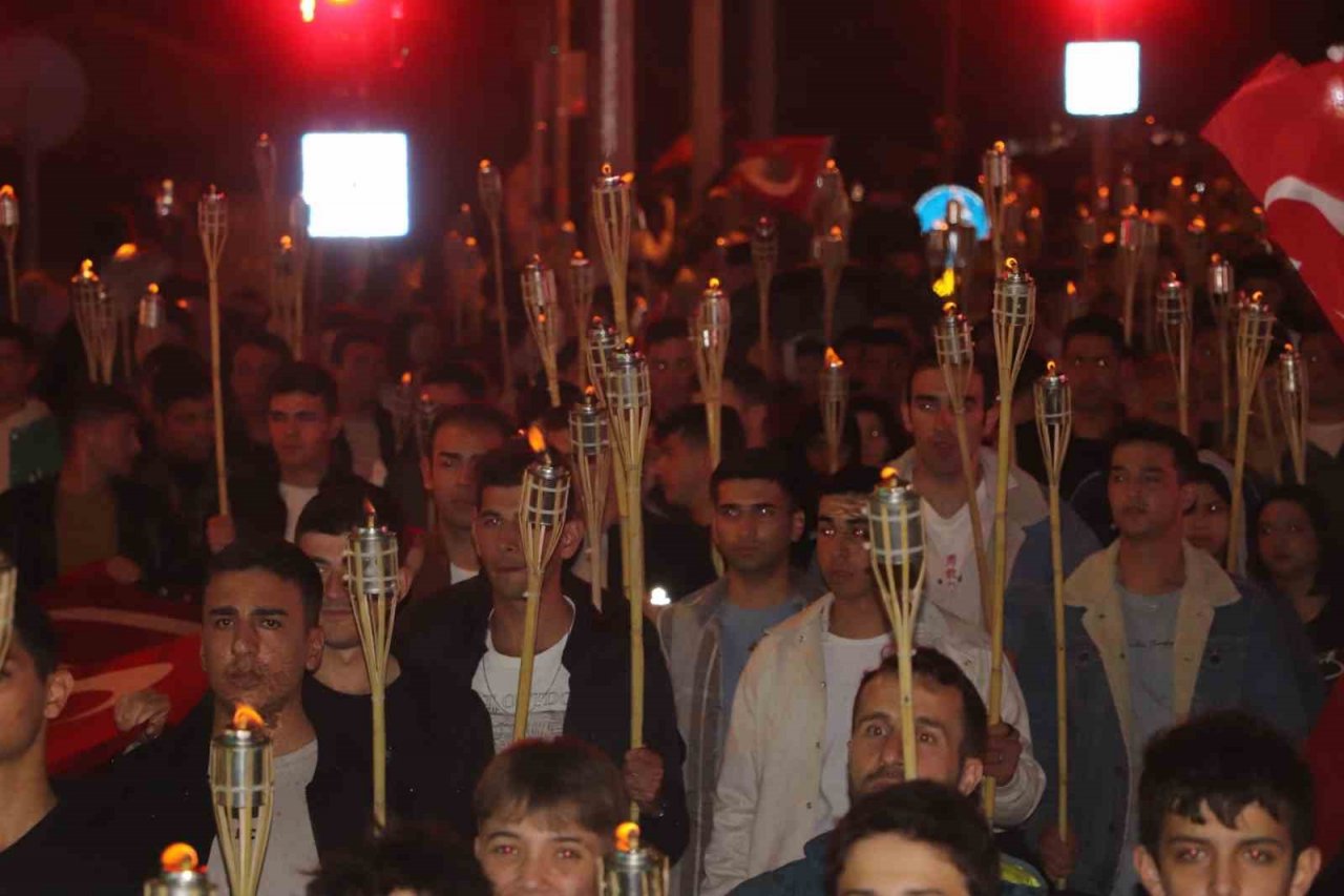 Samsun’da “Fener Alayı ve Gençlik Festivali Yürüyüşü”