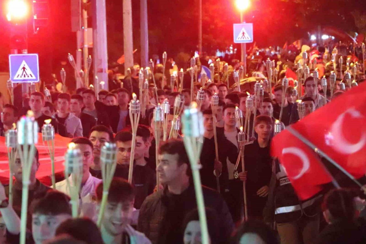 Samsun’da “Fener Alayı ve Gençlik Festivali Yürüyüşü”