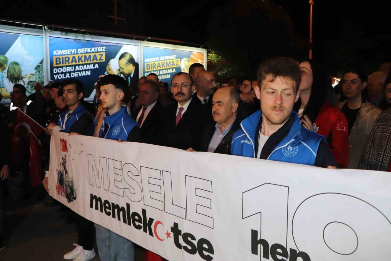 Samsun’da “Fener Alayı ve Gençlik Festivali Yürüyüşü”