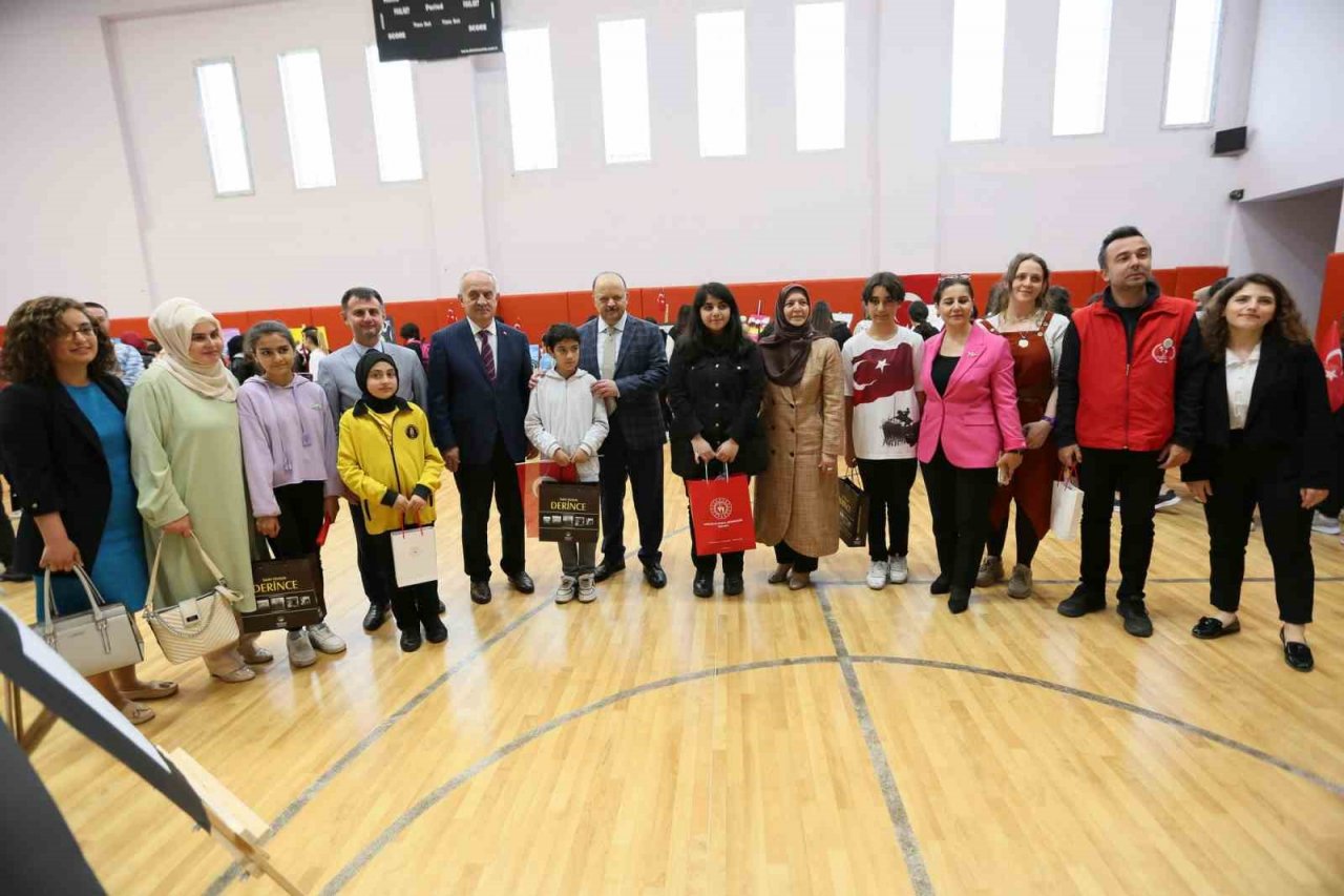 Derince’de 19 Mayıs coşkusu erken başladı