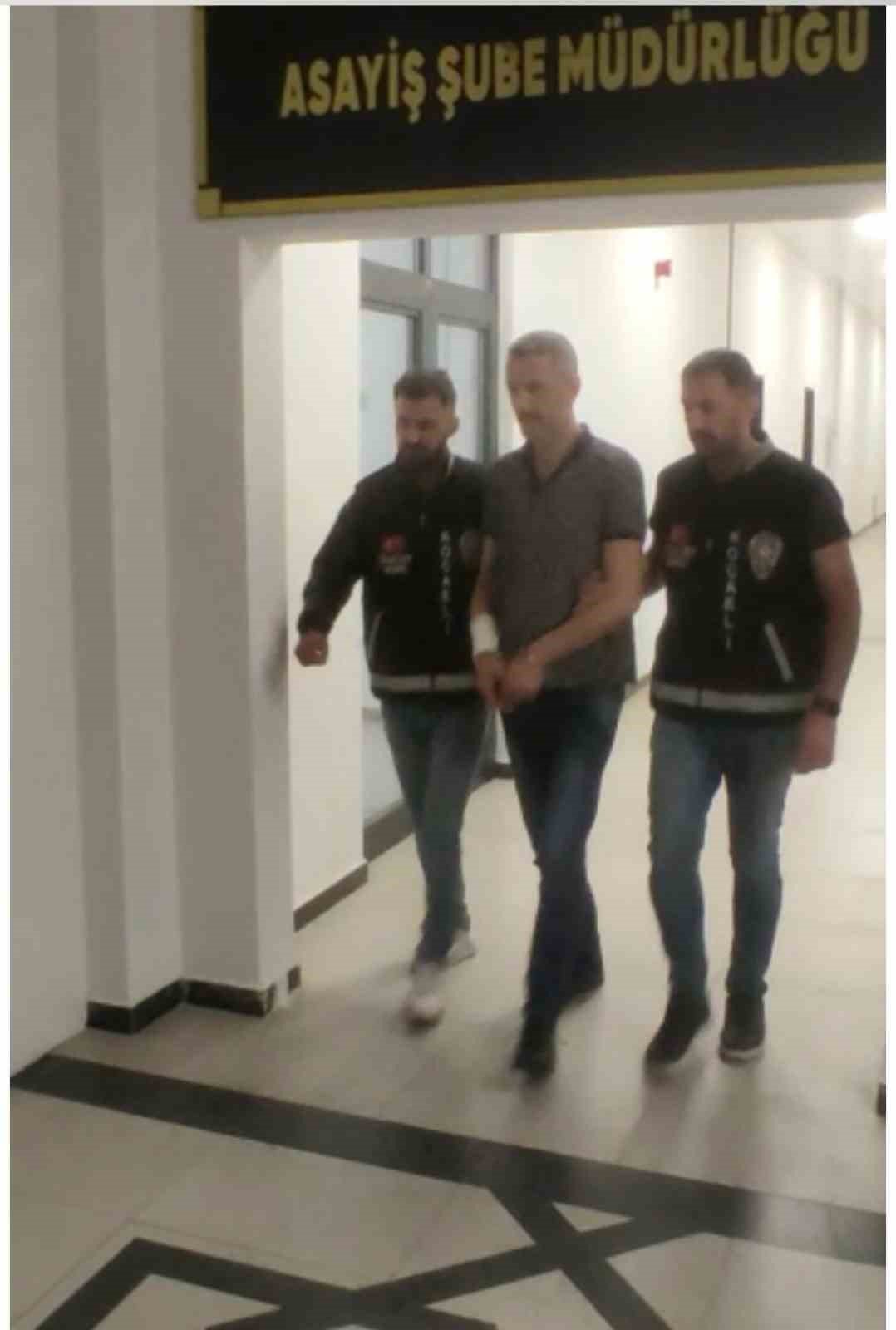 Gazeteciye saldırıp oğlunu bıçaklayan 2 zanlı tutuklandı