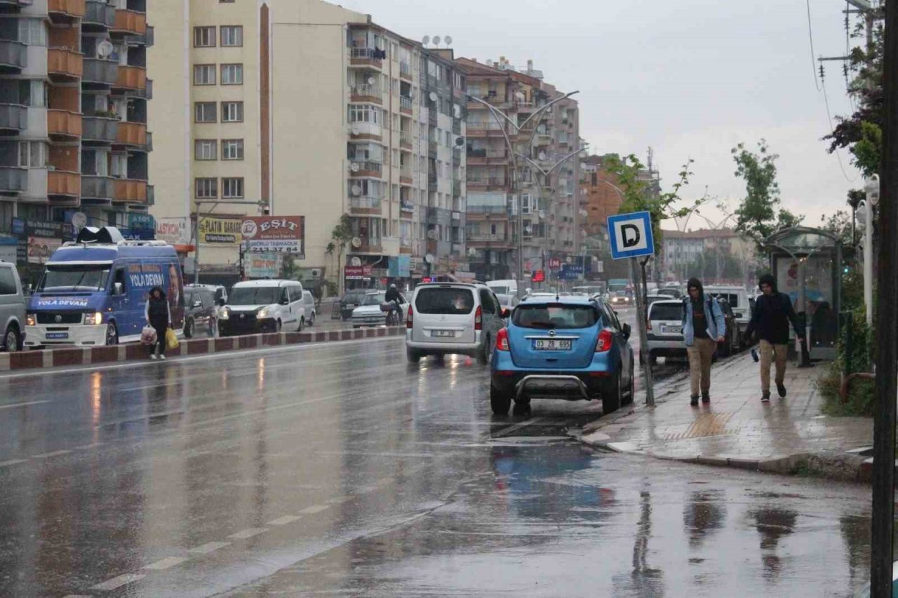 Afyonkarahisar’da yağmur yağışı etkili oldu