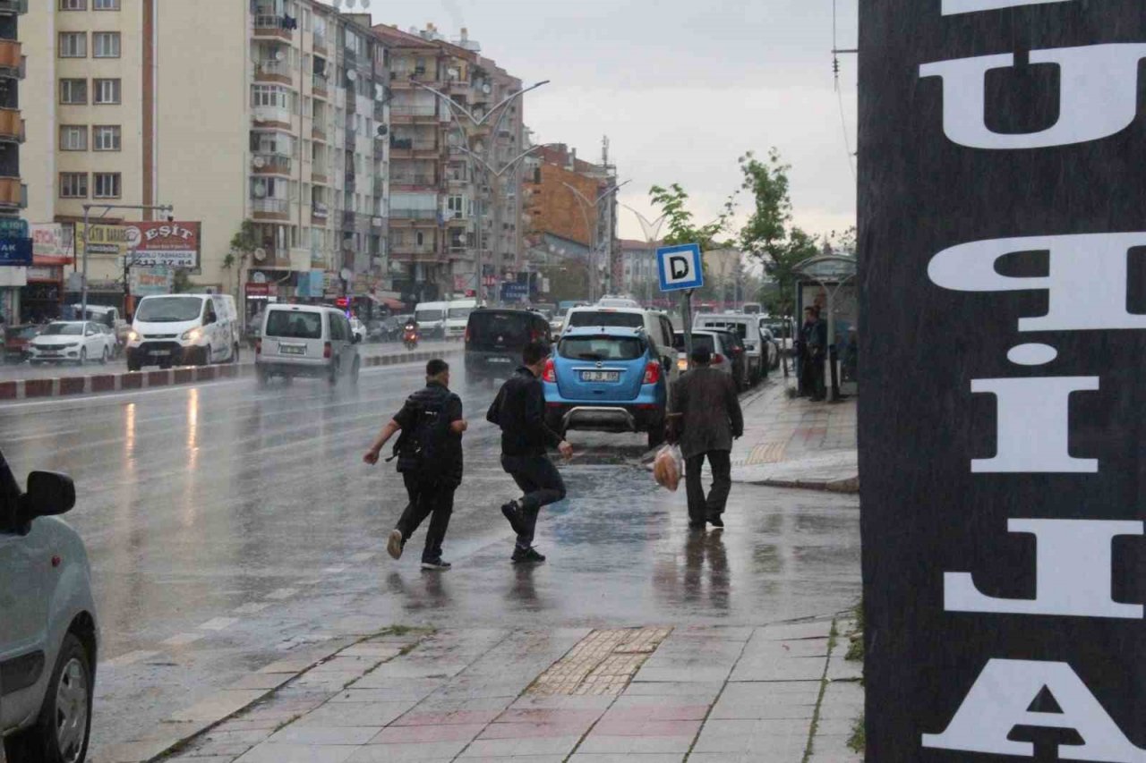 Afyonkarahisar’da yağmur yağışı etkili oldu