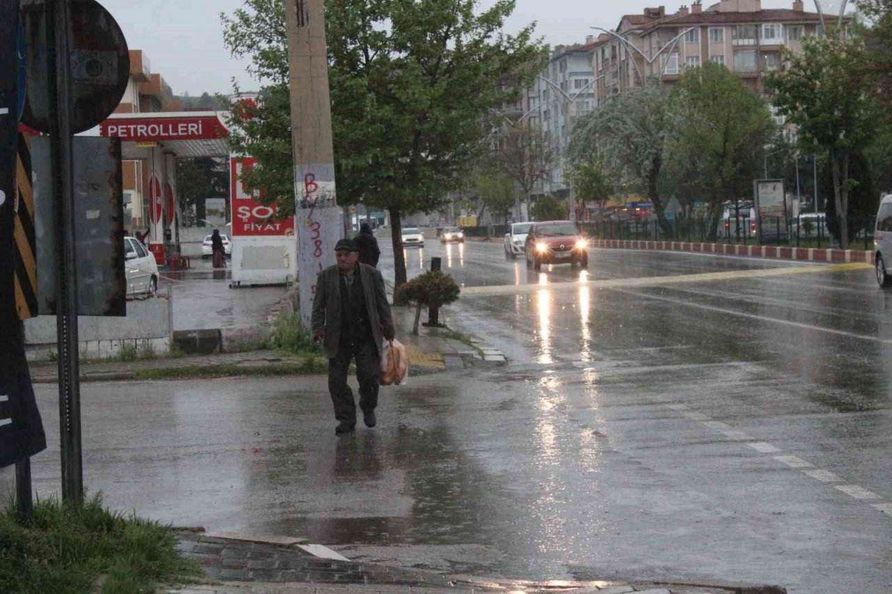 Afyonkarahisar’da yağmur yağışı etkili oldu