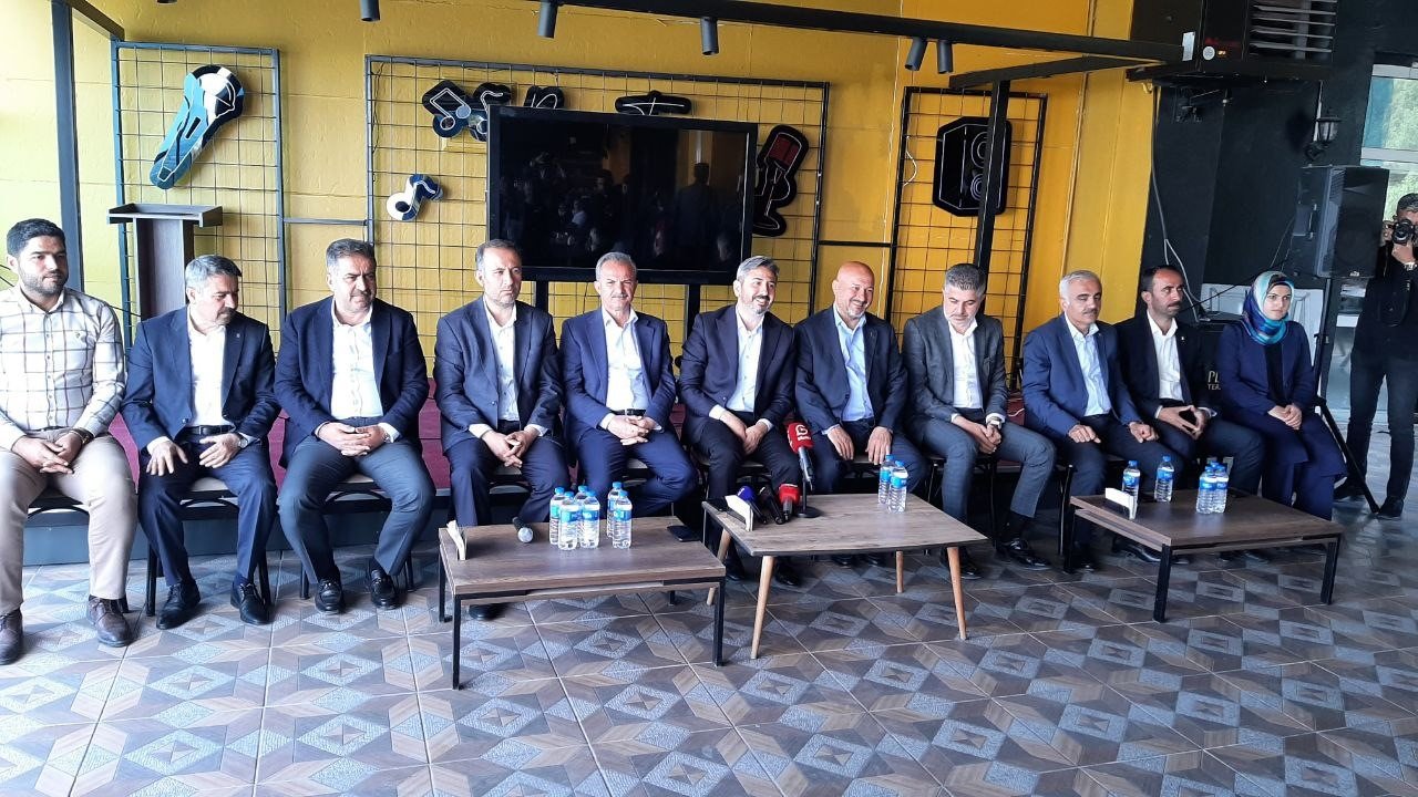 AK Parti, basın mensuplarıyla bir araya geldi