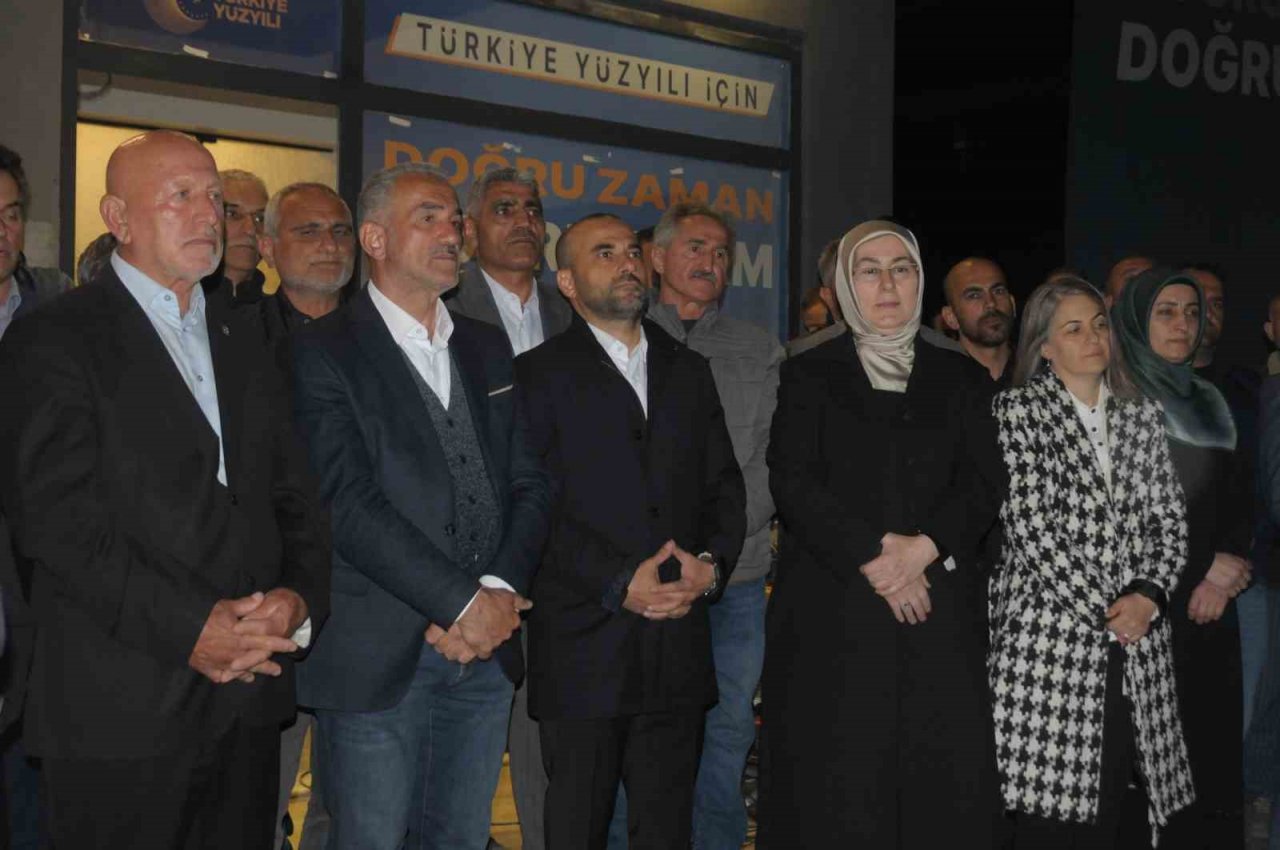 AK Parti Altınova’da miting düzenledi