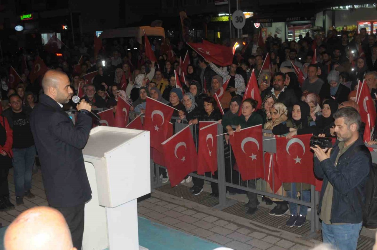 AK Parti Altınova’da miting düzenledi