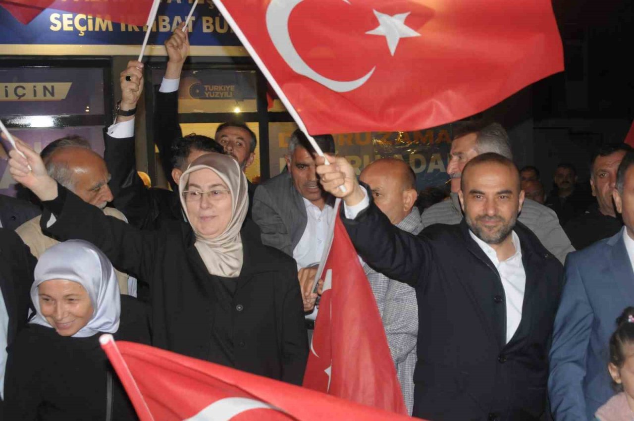 AK Parti Altınova’da miting düzenledi
