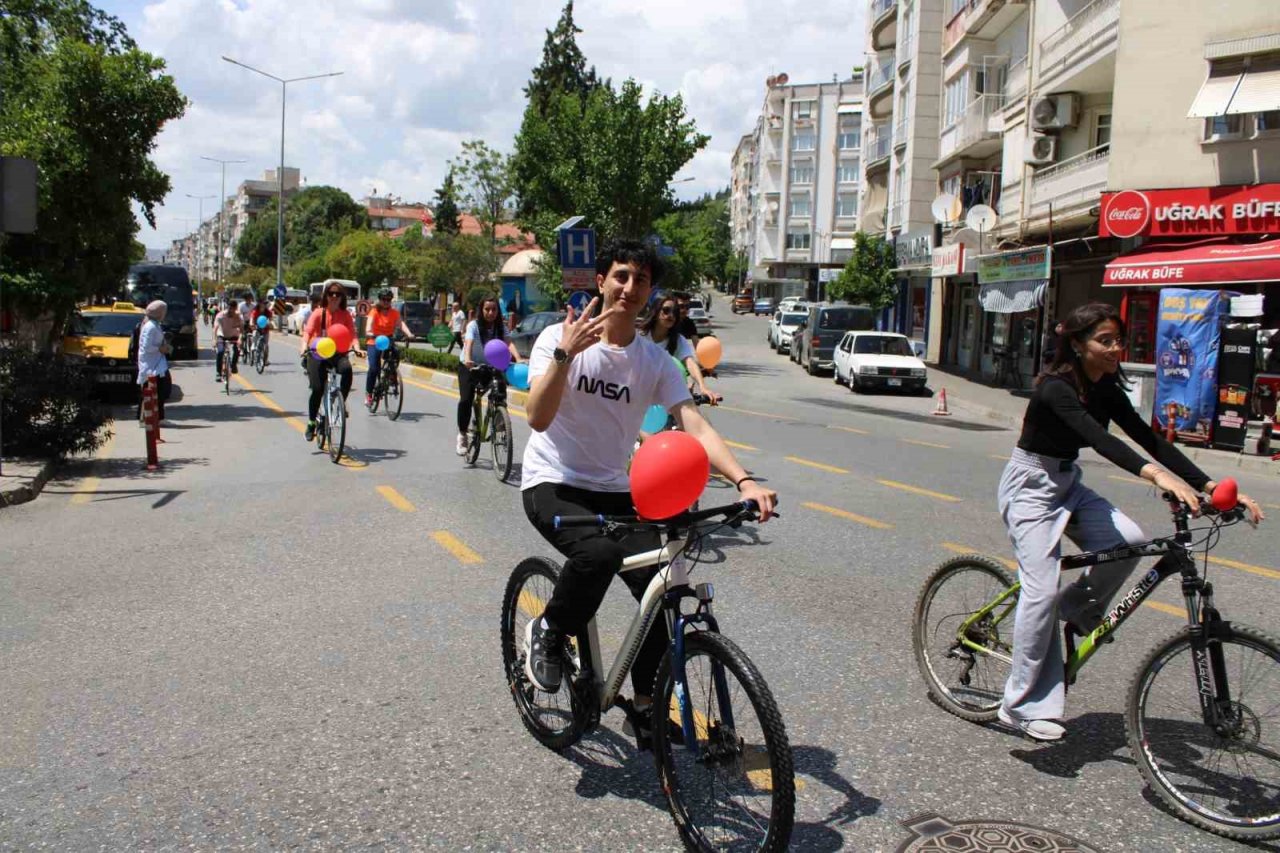 Pedallar, 19 Mayıs için çevrildi