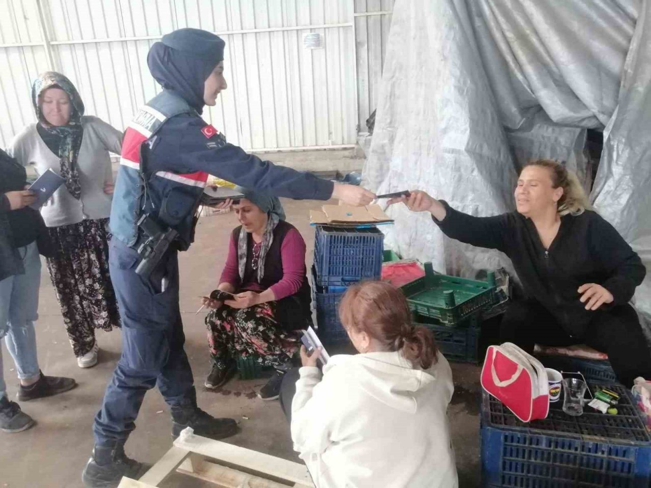 Aydın’da jandarma ekipleri bilgilendirme çalışmalarını sürdürüyor