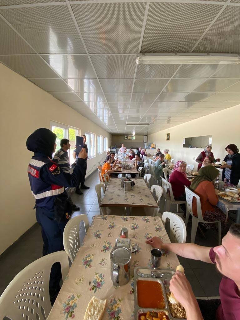 Aydın’da jandarma ekipleri bilgilendirme çalışmalarını sürdürüyor