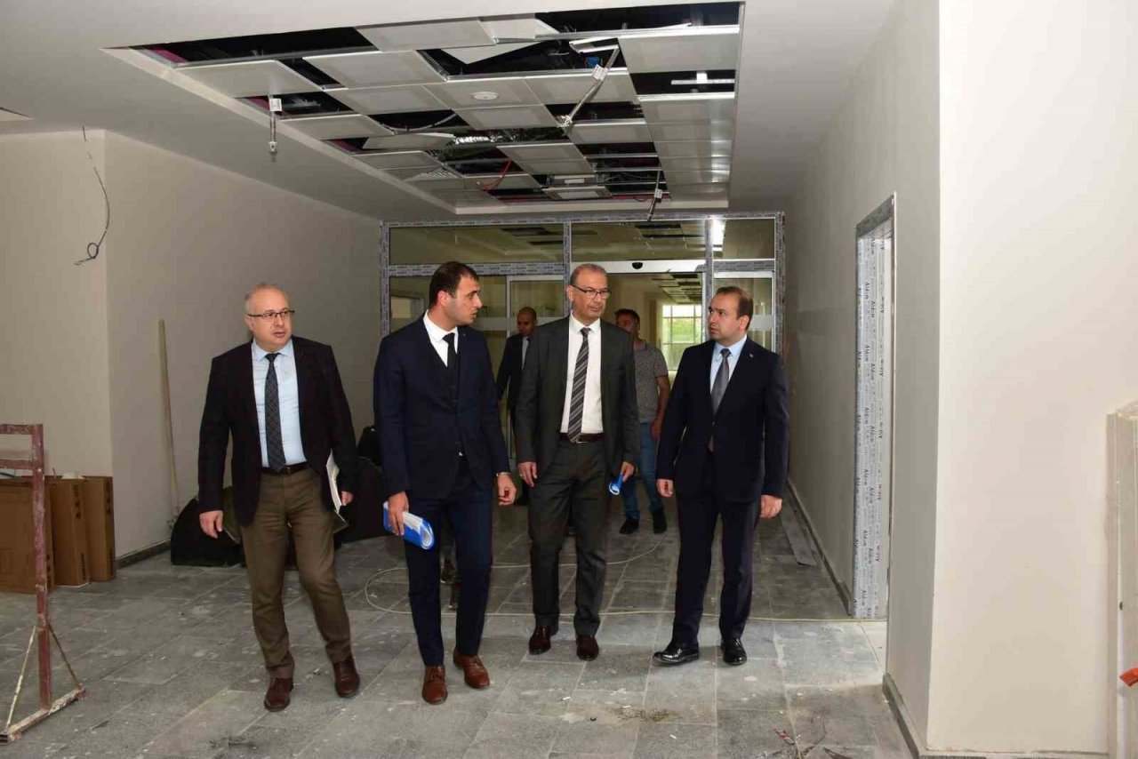 İl Sağlık Müdürü Şenkul yapımı süren hastane inşaatında incelemelerde bulundu