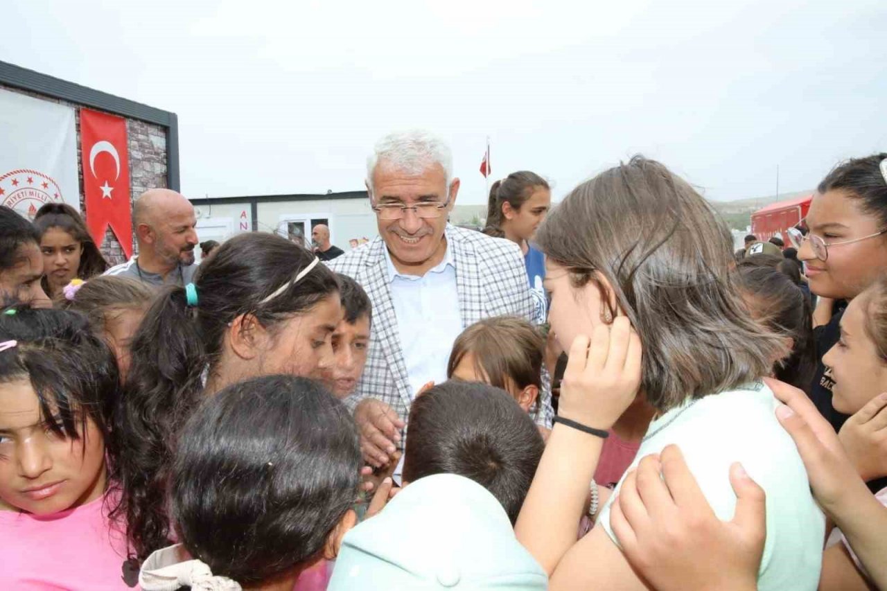 Depremzede öğrenciler dereceye girmek için yarıştı