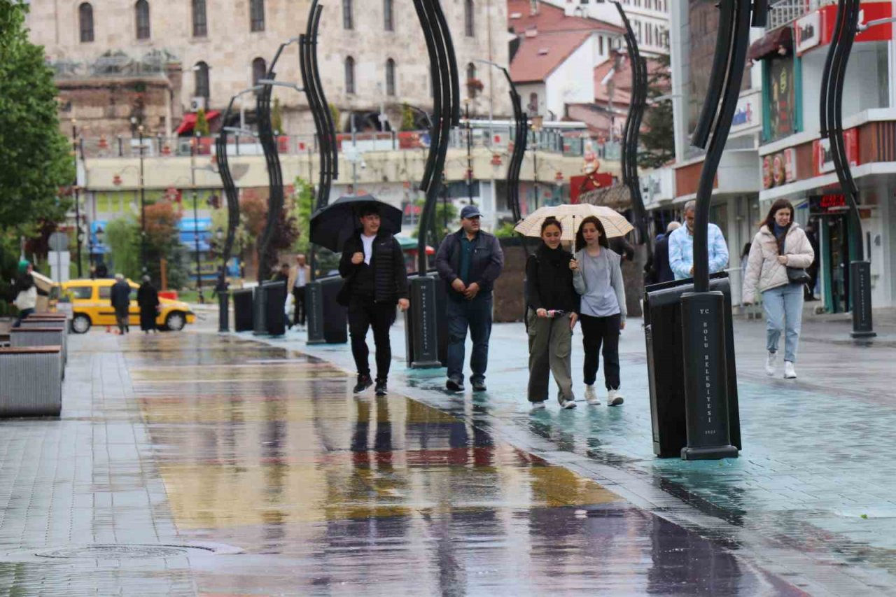 Bolu’da aralıklarla sağanak etkili oluyor