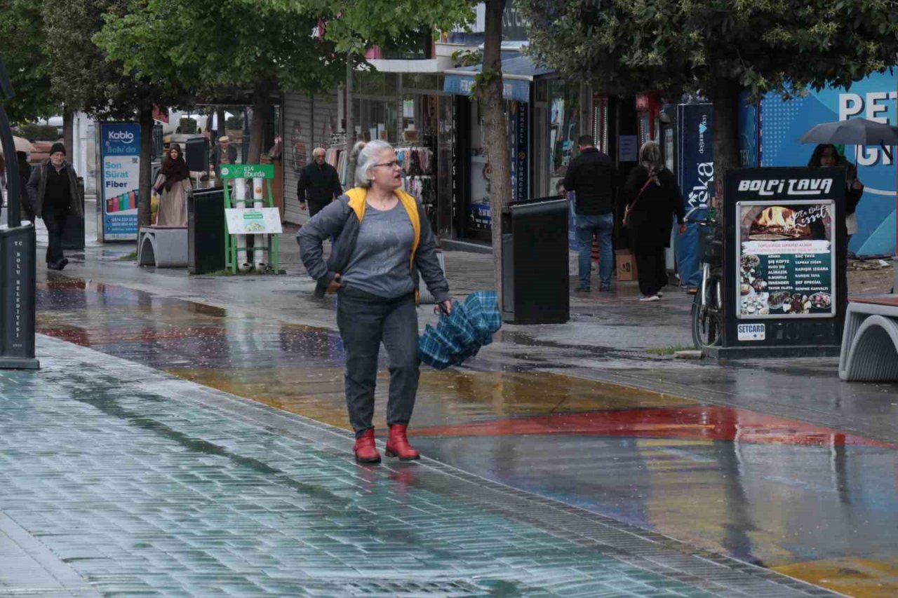 Bolu’da aralıklarla sağanak etkili oluyor