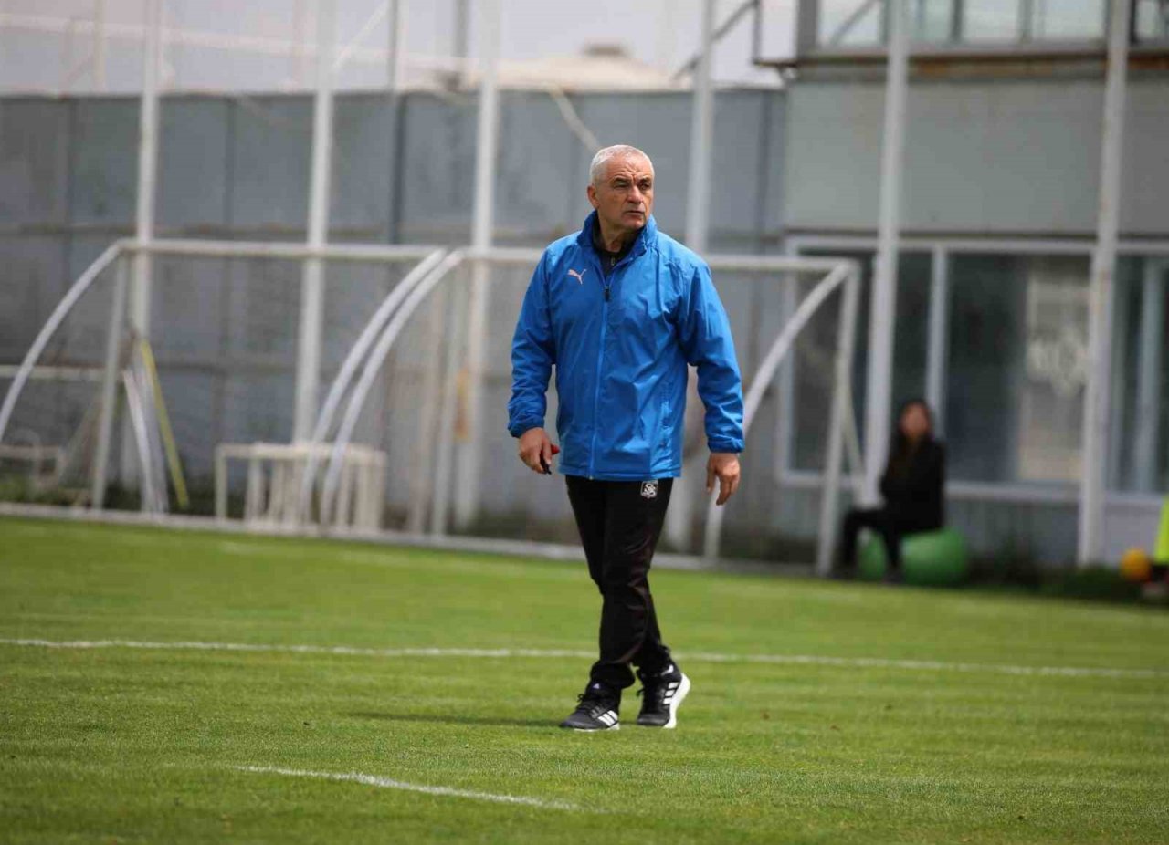 Rıza Çalımbay: “Galatasaray karşısında dikkatli olmalıyız”