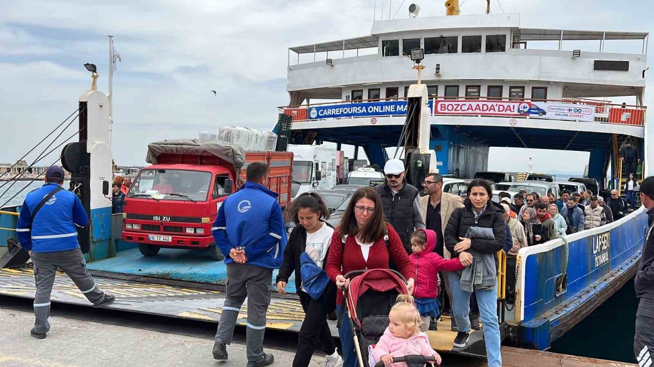 Kuzey Ege’nin turizm cenneti Bozcaada ilçesinde 3 günlük tatil için doluluk oranı yüzde 100’e ulaştı
