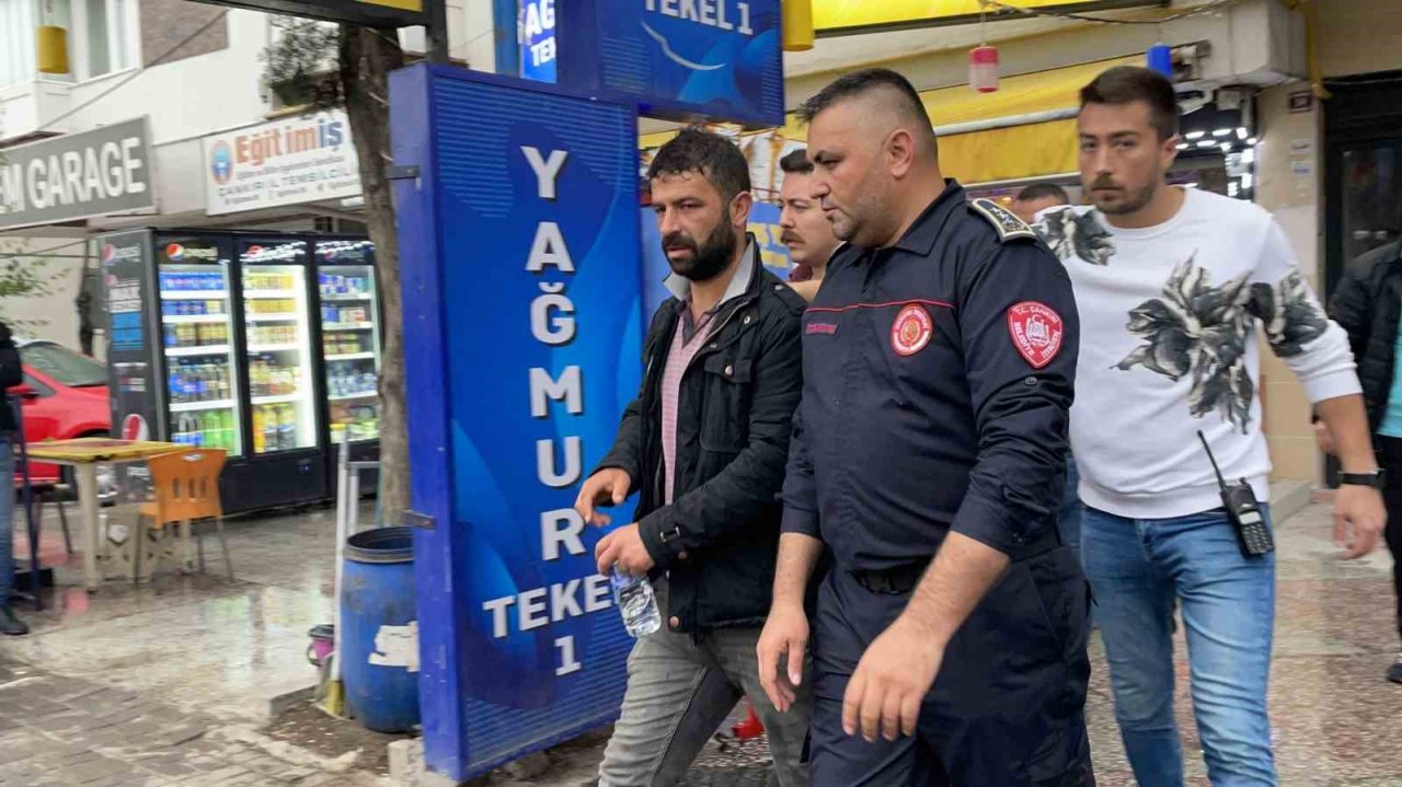 Çıktığı çatıda intihara kalkıştı, ekiplerin 1 saatlik çabasıyla ikna edildi