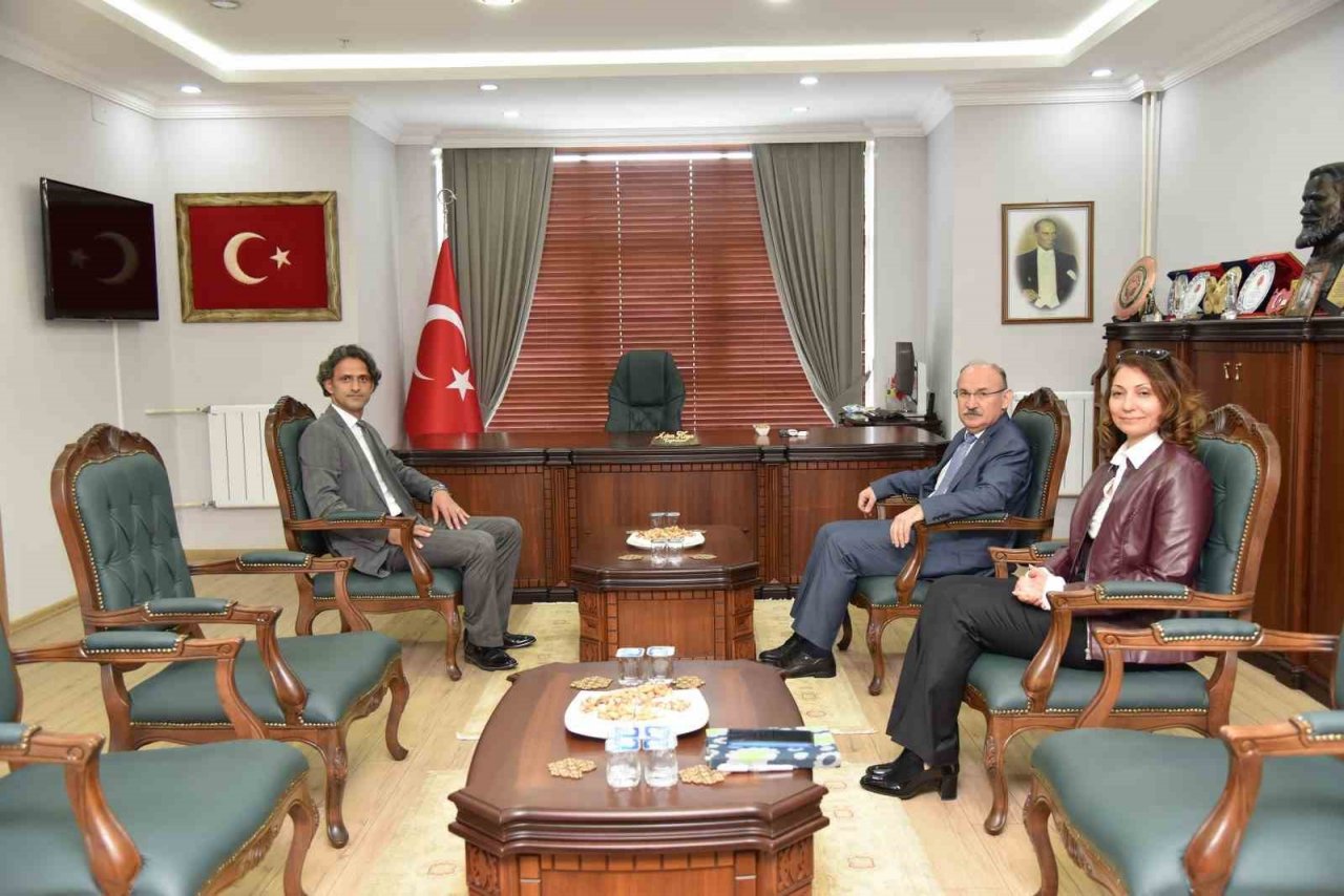 Vali Karadeniz Demirci’de temaslarda bulundu