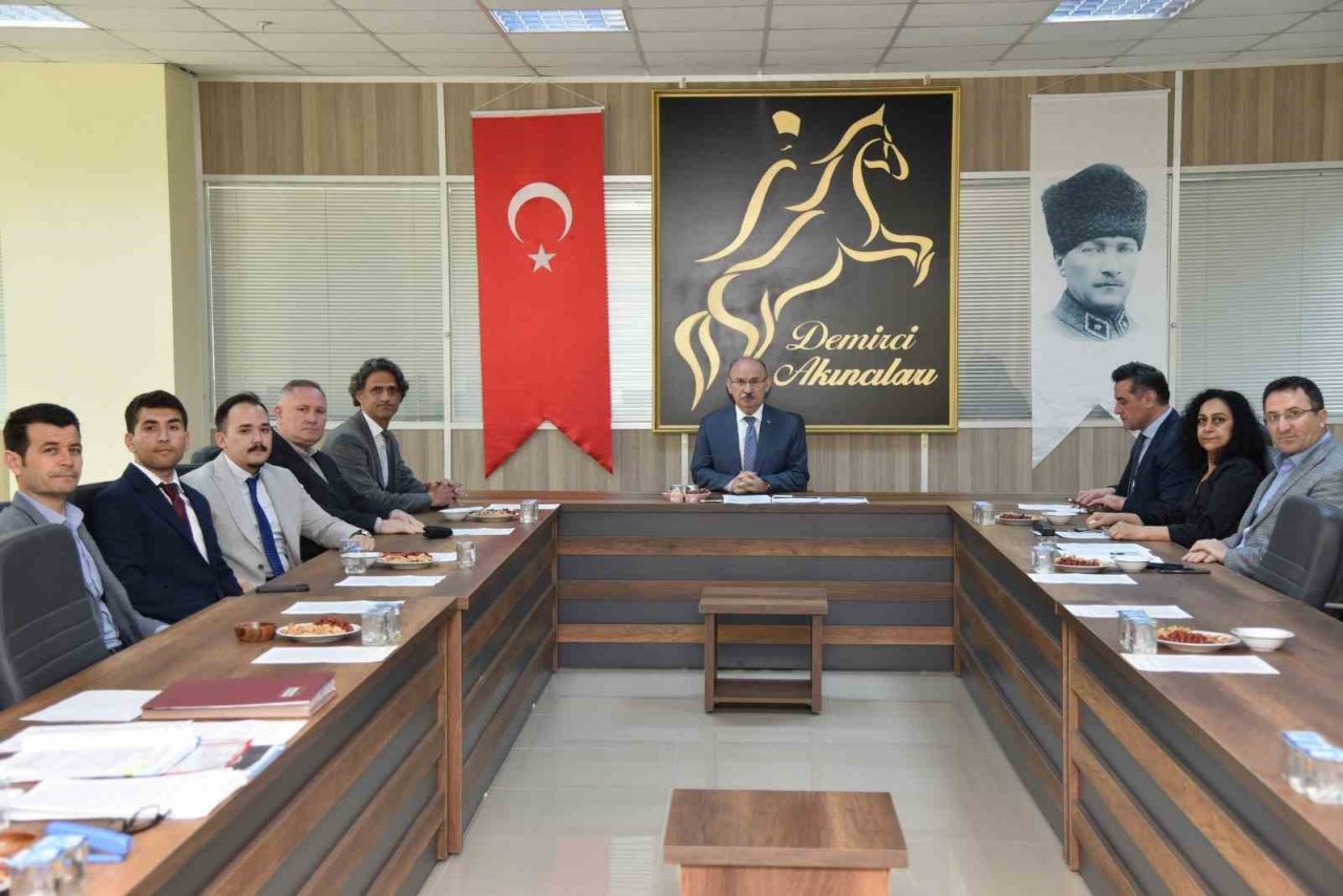 Vali Karadeniz Demirci’de temaslarda bulundu