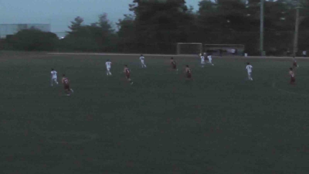 Stat ışıkları yanmayınca maç karanlıkta oynandı