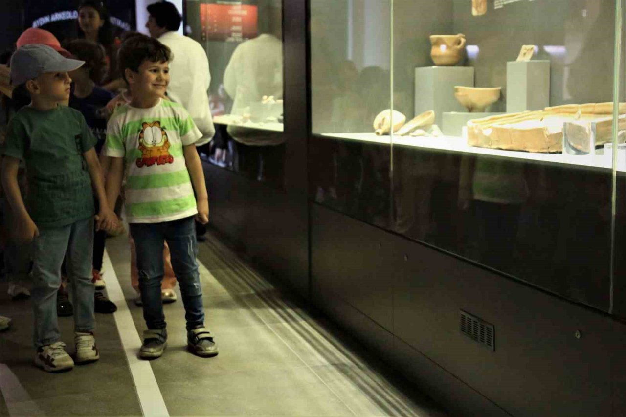 Efeler’in minikleri tarihe yolculuk etti