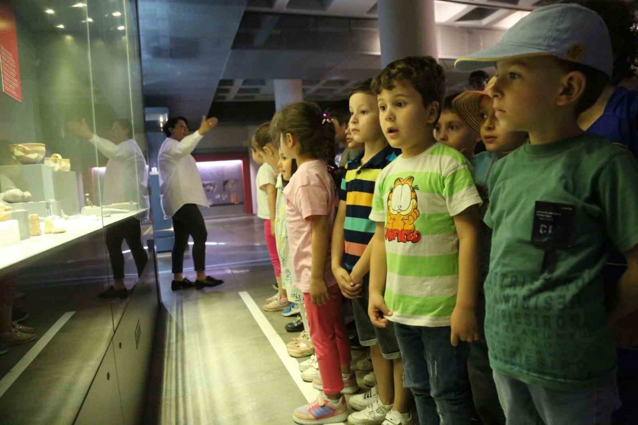 Efeler’in minikleri tarihe yolculuk etti