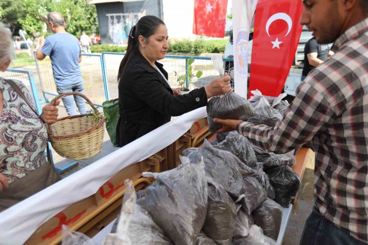 Selçuk’ta dağıtılan fidelerle sofralar bereketlenecek