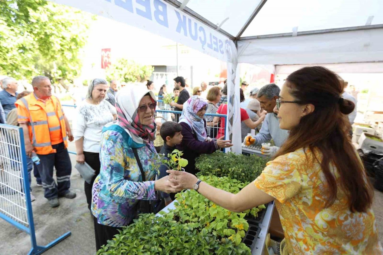 Selçuk’ta dağıtılan fidelerle sofralar bereketlenecek