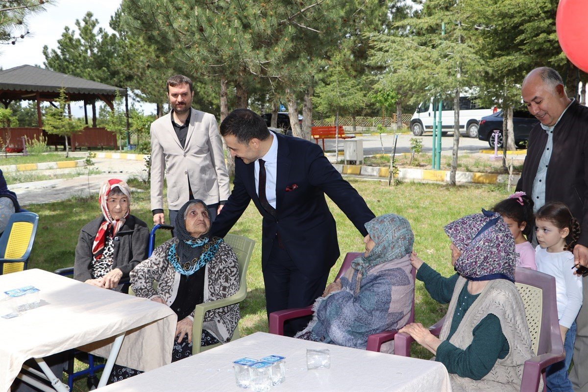 Emirdağ’da ’Fidanlar Çınarlarla Buluşuyor’ projesi devam ediyor