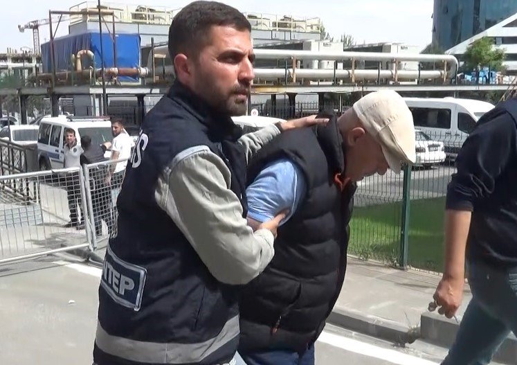 Tartıştığı karısını sokak ortasında öldüren koca adliyeye sevk edildi