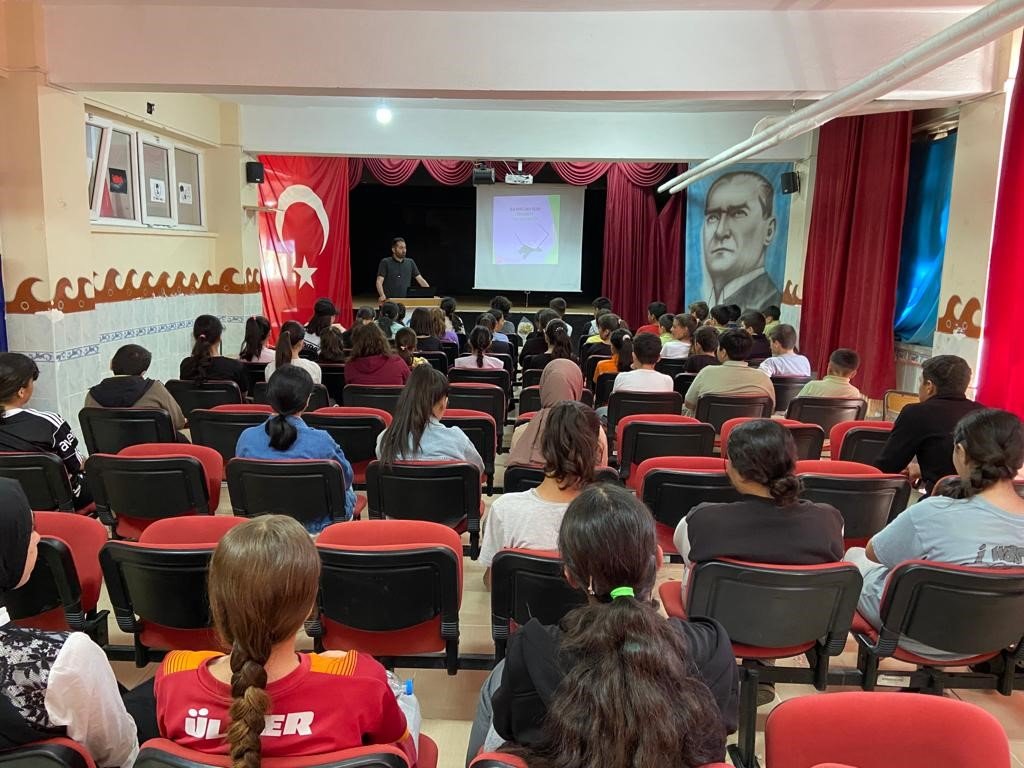 Günyüzü Şehit Recep Çetin Ortaokulu öğrencilerine Kur’an-ı Kerim semineri verildi