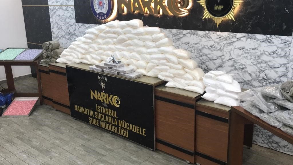İstanbul’da uyuşturucu tacirlerine darbe üstüne darbe: 18 gözaltı