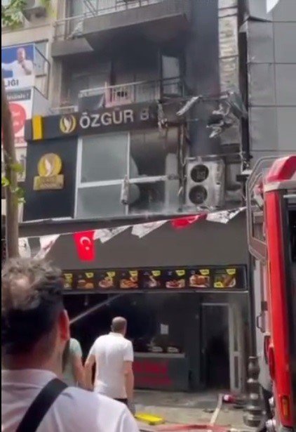 İzmir’de bir lokanta alev alev yandı
